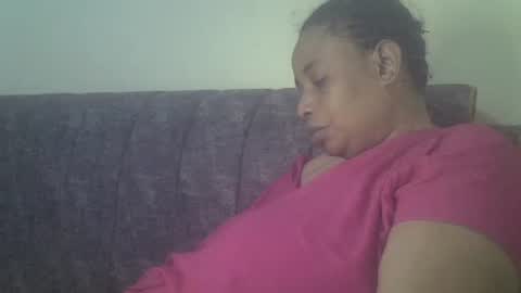 Snapshot of milkymom256 chatting on 12.04.25 milkymom256 online show from 12.04.25