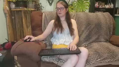 Peach Doll online show from 01.03.25