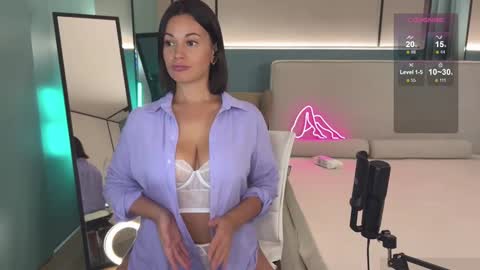Snapshot of milla_kuni chatting on 01.17.25 Mila online show from 01.17.25