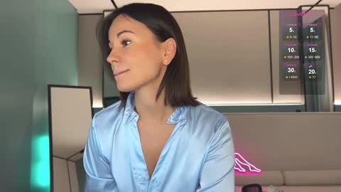 Snapshot of milla_kuni chatting on 02.11.25 Mila online show from 02.11.25