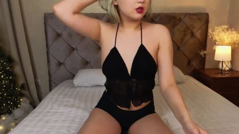 Snapshot of milla_waves chatting on 12.13.24 Milla or just Mi online show from 12.13.24