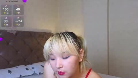 Snapshot of milla_waves chatting on 02.25.25 Milla or just Mi online show from 02.25.25