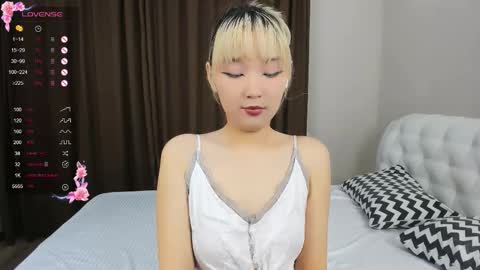 Snapshot of milla_waves chatting on 10.25.25 Milla or just Mi online show from 10.25.25