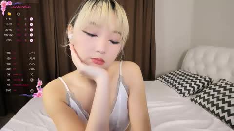 Snapshot of milla_waves chatting on 11.15.25 Milla or just Mi online show from 11.15.25