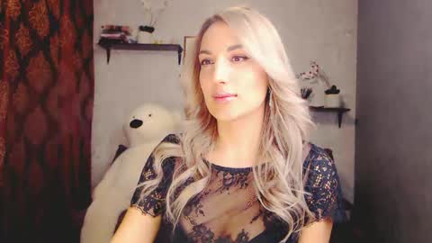 Snapshot of millaxqueen chatting on 02.13.25 MillaXQueen online show from 02.13.25