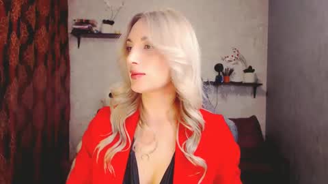 Snapshot of millaxqueen chatting on 02.17.25 MillaXQueen online show from 02.17.25