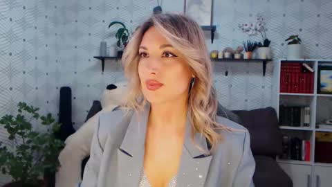 MillaXQueen online show from 04.07.26