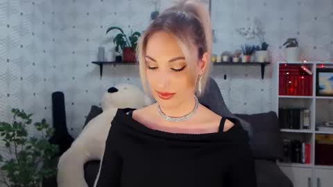 MillaXQueen online show from 04.15.26