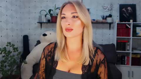 MillaXQueen online show from 07.10.26