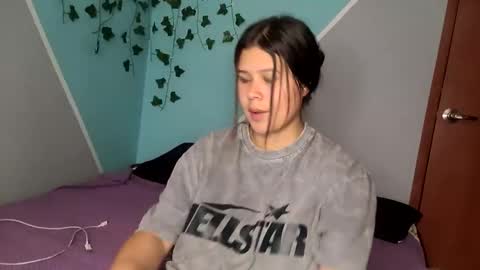 Snapshot of milliesweet77 chatting on 11.30.25 milli online show from 11.30.25