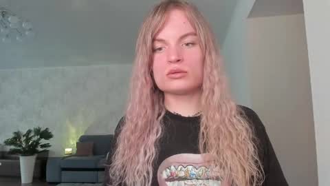 mili-kira online show from 04.20.26