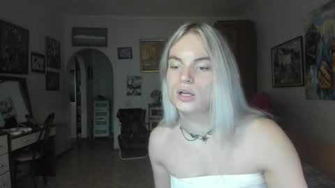 mili-kira online show from 08.03.26