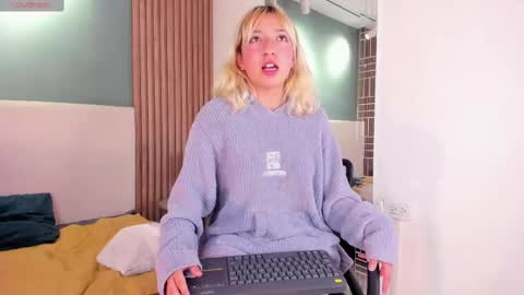Snapshot of milly_cute chatting on 03.04.25 milly_cute online show from 03.04.25