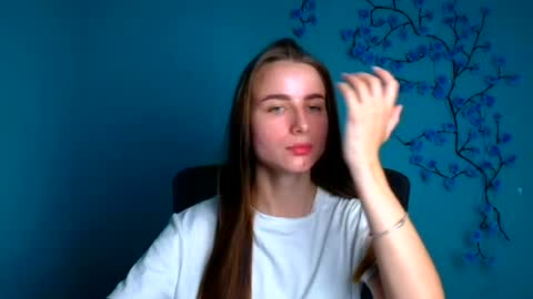 Snapshot of milly_liss chatting on 06.29.26 Milly online show from 06.29.26