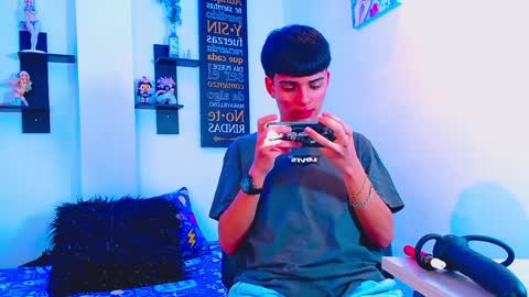 milo hot  online show from 04.10.26