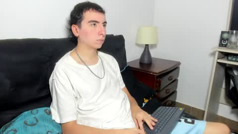 Snapshot of milogm_ chatting on 06.10.26 milogm_ online show from 06.10.26