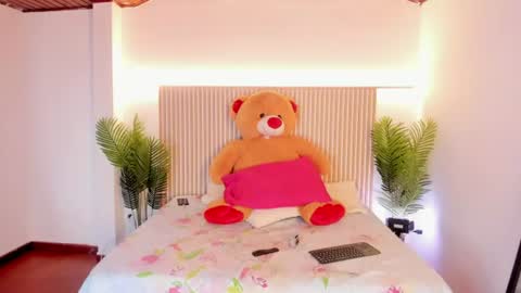 Snapshot of milu_blossom chatting on 06.16.26 miluu online show from 06.16.26