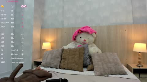 Snapshot of milu_gomez chatting on 12.15.24 Milu Gomez online show from 12.15.24