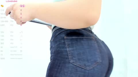 Snapshot of milu_gomez chatting on 01.18.25 Milu Gomez online show from 01.18.25