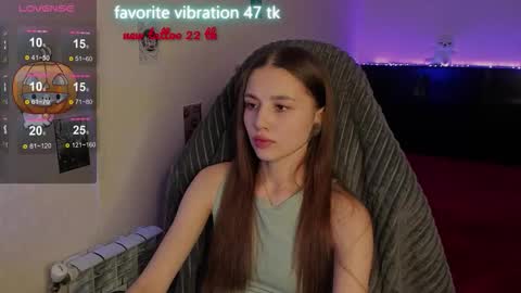 Snapshot of milyamess chatting on 11.03.25 Emily online show from 11.03.25