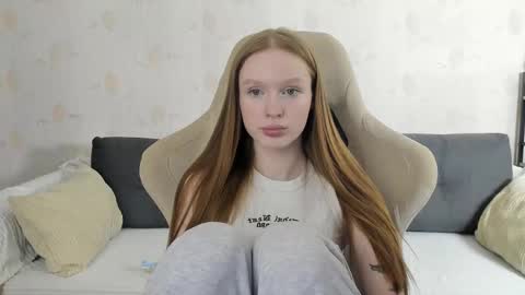 Snapshot of milymi_ chatting on 10.20.25 Milena and Jasper online show from 10.20.25