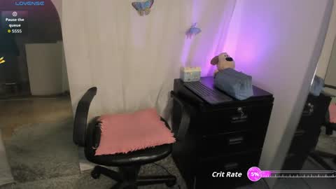 Snapshot of milysauria_ chatting on 05.28.26 Mily online show from 05.28.26