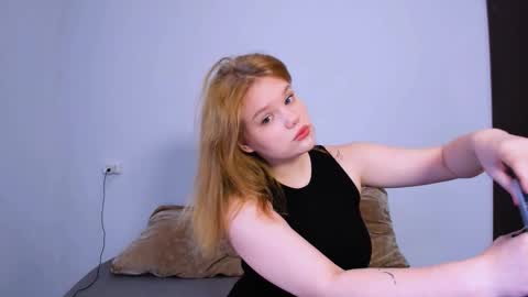 hi Im Mina  online show from 10.14.25