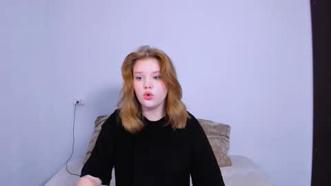 hi Im Mina  online show from 10.16.25