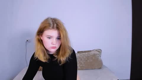 hi Im Mina  online show from 10.18.25