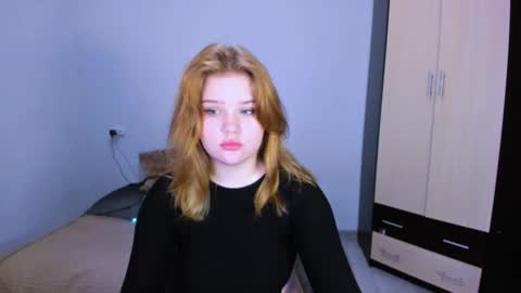 hi Im Mina  online show from 12.03.25