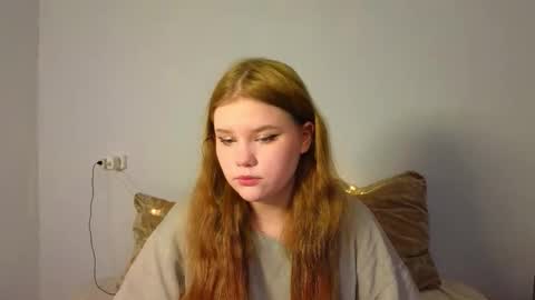 Snapshot of mina27372 chatting on 02.06.26 hi Im Mina online show from 02.06.26