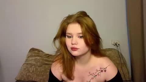 Snapshot of mina27372 chatting on 03.01.26 hi Im Mina online show from 03.01.26