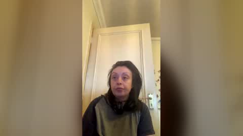 please subscribe to my fansly  please no video or photos must be recorded or re sold online show from 04.04.26