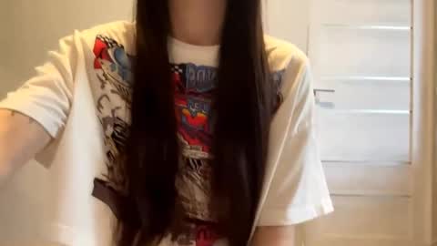 Snapshot of minhblomme chatting on 09.22.25 Emilia online show from 09.22.25