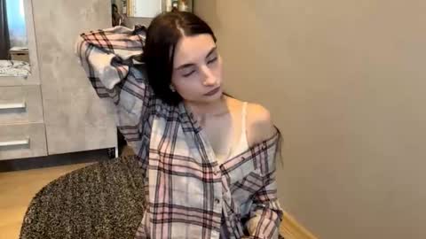 Snapshot of minhblomme chatting on 10.02.25 Emilia online show from 10.02.25