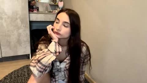 Snapshot of minhblomme chatting on 10.07.25 Emilia online show from 10.07.25