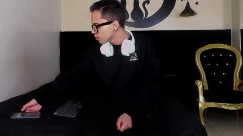 Snapshot of minho_reyes chatting on 11.26.25 Minho Reyes online show from 11.26.25