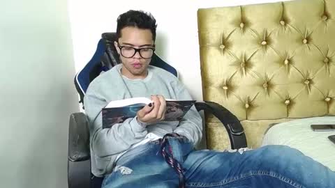 Snapshot of minho_reyes chatting on 11.29.25 Minho Reyes online show from 11.29.25