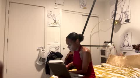 Snapshot of minniehunney chatting on 01.05.25 minniehunney online show from 01.05.25