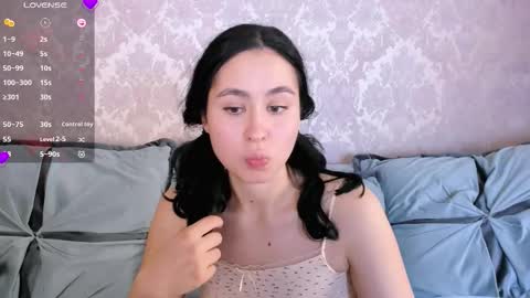 Snapshot of minniiemile chatting on 11.06.25 Minnie online show from 11.06.25