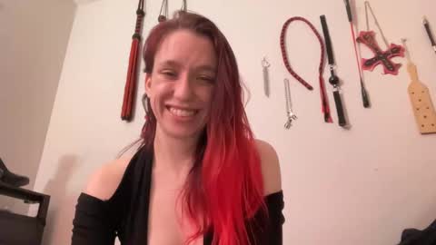 Snapshot of minnyminx chatting on 01.31.25 Minx online show from 01.31.25