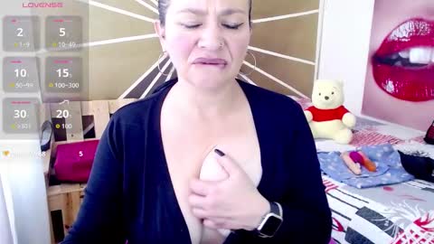 Snapshot of mira_valen chatting on 10.01.25 Vicky online show from 10.01.25