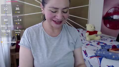 Snapshot of mira_valen chatting on 10.11.25 Vicky online show from 10.11.25
