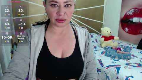 Snapshot of mira_valen chatting on 10.13.25 Vicky online show from 10.13.25