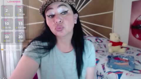 Snapshot of mira_valen chatting on 10.14.25 Vicky online show from 10.14.25