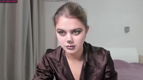 Snapshot of miraa_m chatting on 10.31.25 Mira online show from 10.31.25