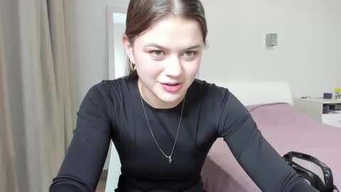 Snapshot of miraa_m chatting on 11.26.25 Mira online show from 11.26.25