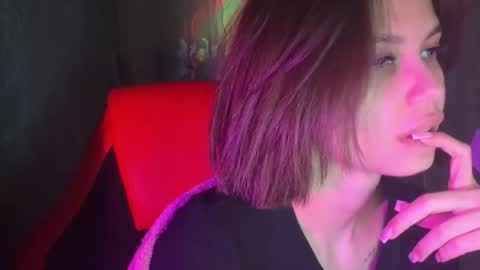 MiraLaPics online show from 04.06.26