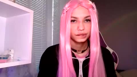 MiraLaPics online show from 04.15.26