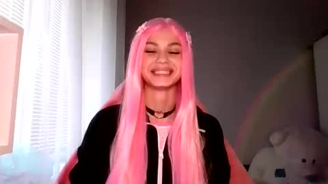 MiraLaPics online show from 04.16.26